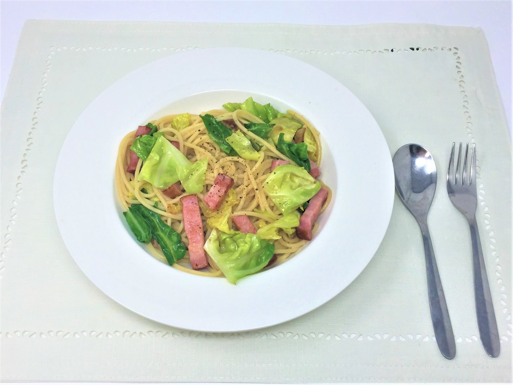 キャベツ と ベーコン の ペペロンチーノ