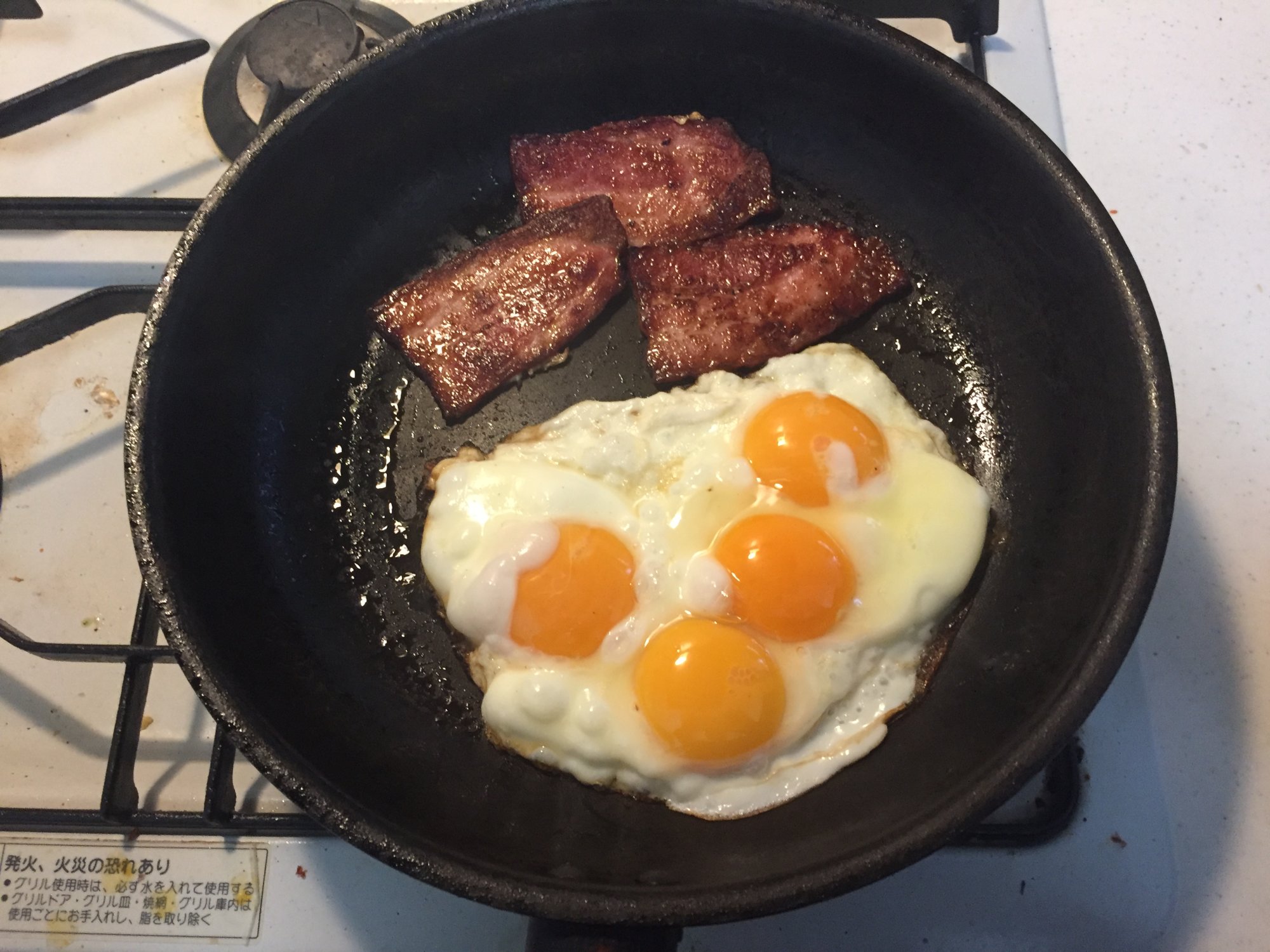 カルシファーのベーコンエッグを再現 ハウルの動く城のジブリ飯 ゆり子飯