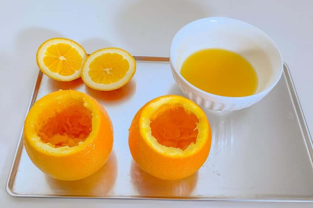 丸ごとオレンジのレアチーズケーキ_オレンジをくり抜く