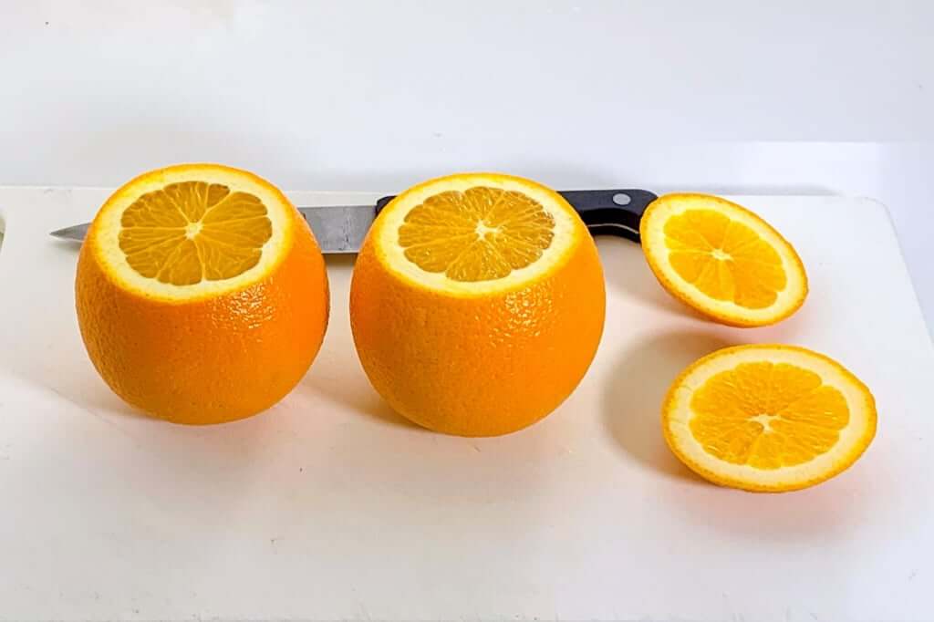 丸ごとオレンジのレアチーズケーキ_オレンジを切る