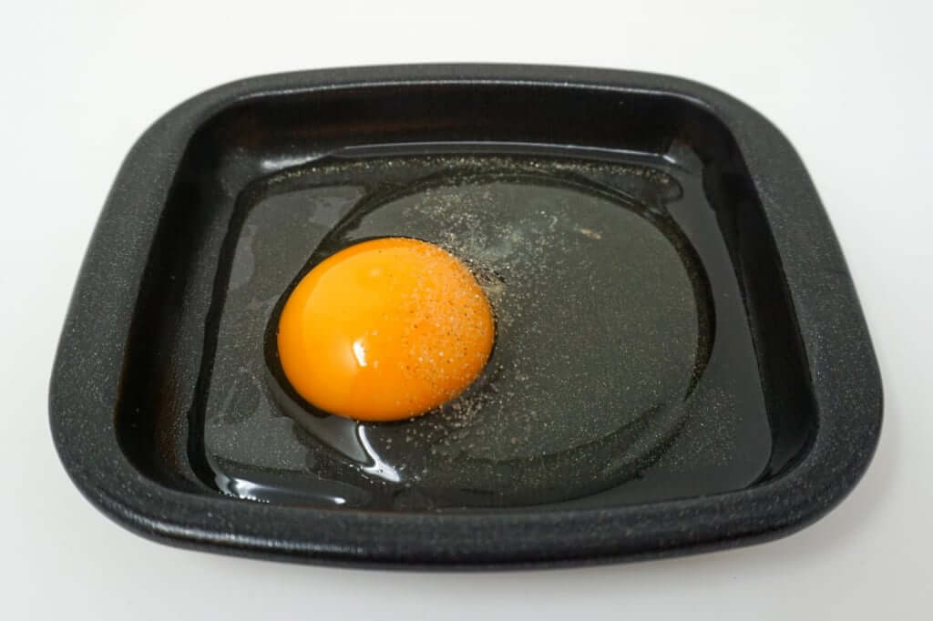トースターで焼くプレート長方形_卵を入れます_2019-04-27