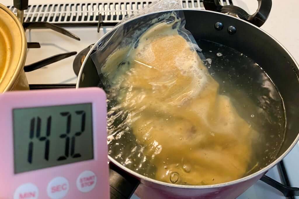 スープを湯煎_ブタキング_豚増し味噌らーめん_2020-04-05