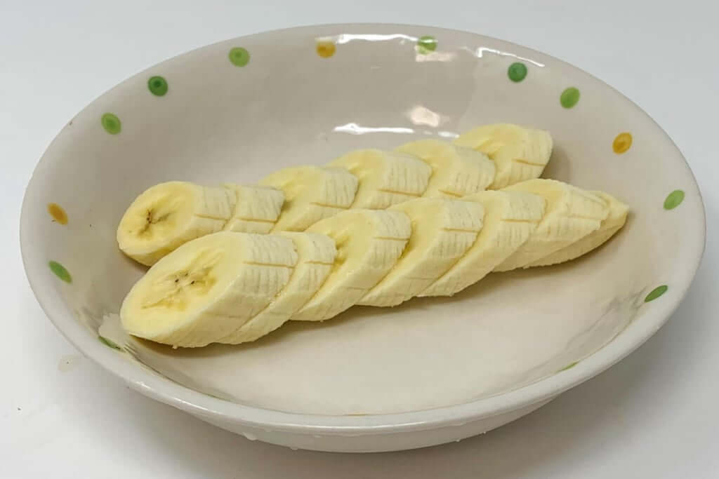 バナナをスライス_バナナチョコダッチベイビー_2020-05-21