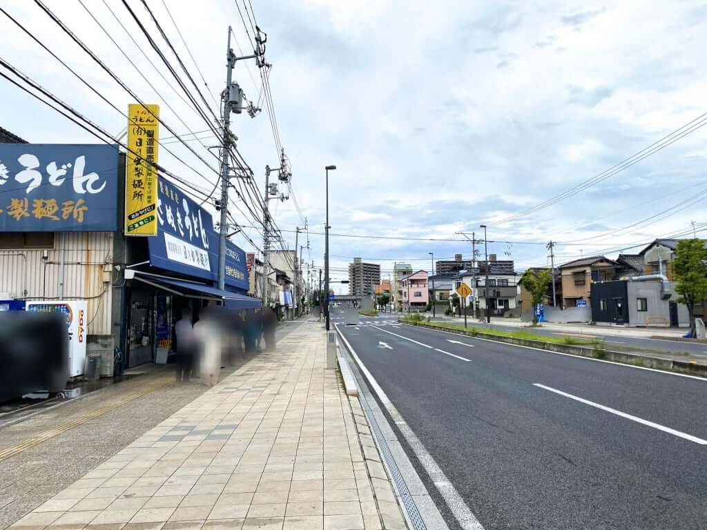 坂出駅方向_日の出製麺所_2020-07-10