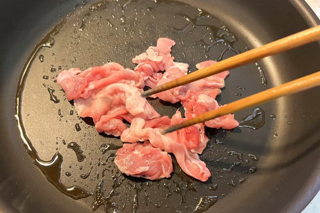 豚肉に火を通す_豚キムチ焼うどん_うどんレシピ_2023-11-16