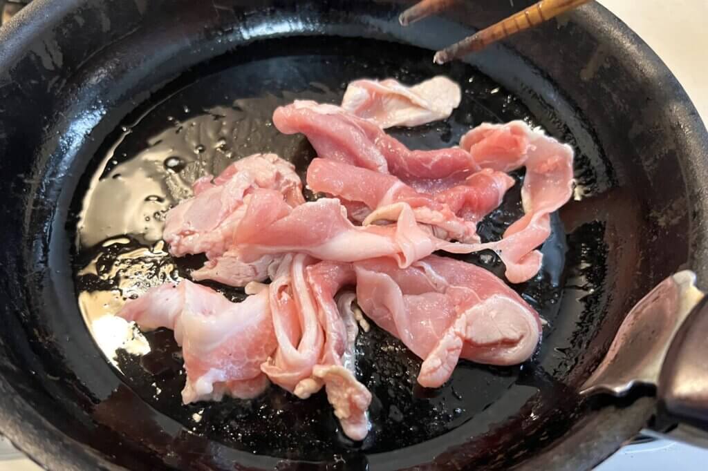 豚肉を炒める_豚キムチうどん_うどんレシピ_2023-11-08